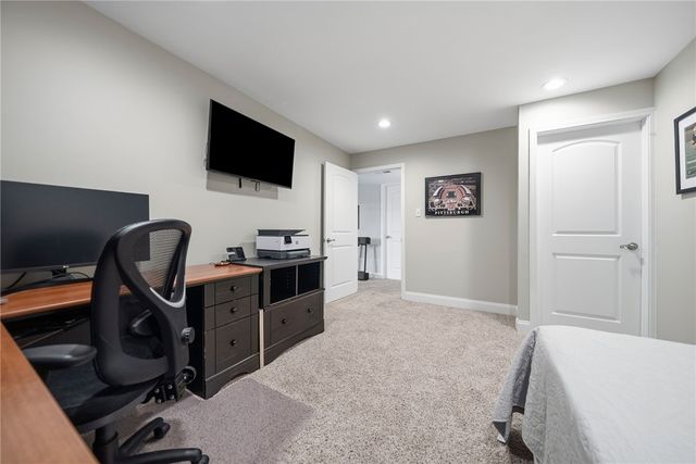 304 Sunrise Dr, Collier Twp, PA 15106