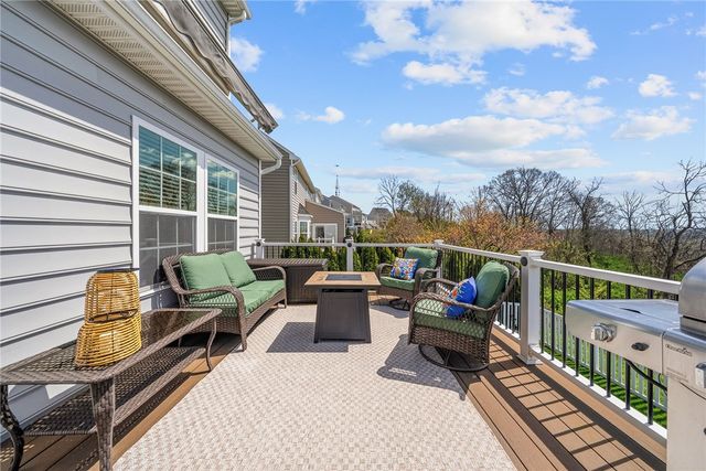 304 Sunrise Dr, Collier Twp, PA 15106