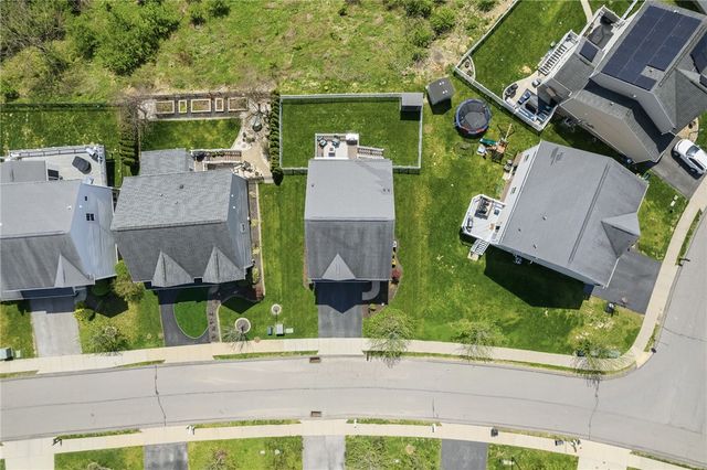 304 Sunrise Dr, Collier Twp, PA 15106