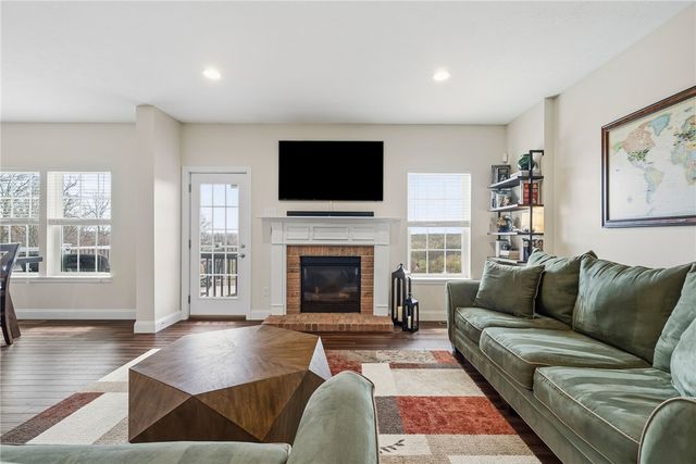 304 Sunrise Dr, Collier Twp, PA 15106
