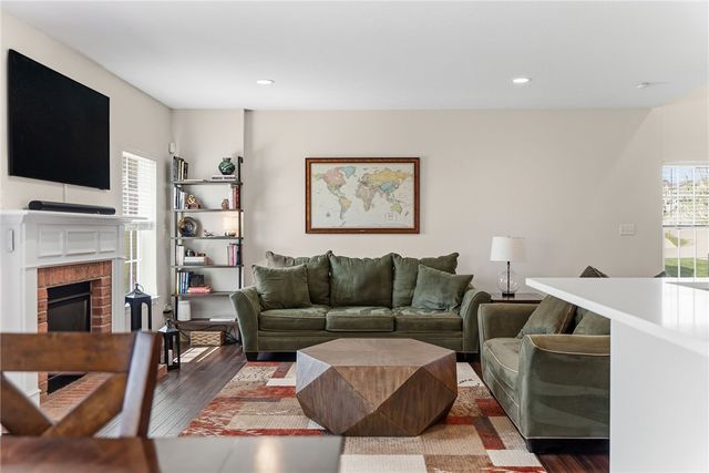 304 Sunrise Dr, Collier Twp, PA 15106