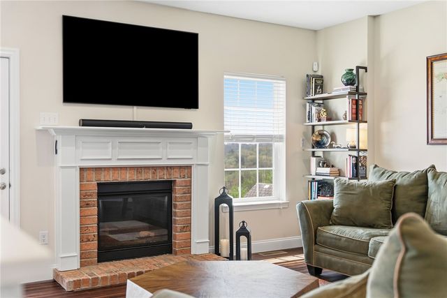 304 Sunrise Dr, Collier Twp, PA 15106