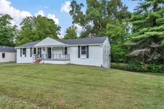 1037 Edwin Warner Dr, Nashville, TN 37205
