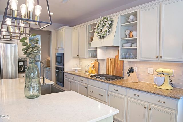201 King Oak Street, Holly Springs, NC 27540