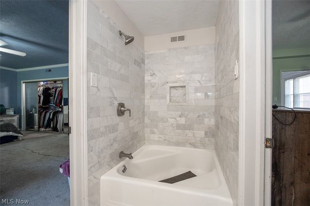 19015 Van Aken Boulevard 406, Shaker Heights, OH 44122