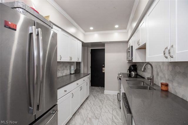 19015 Van Aken Boulevard 406, Shaker Heights, OH 44122