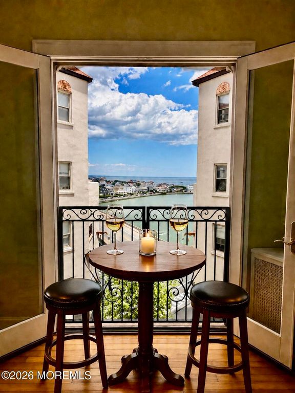 400 Deal Lake Drive 8F, Asbury Park, NJ 07712