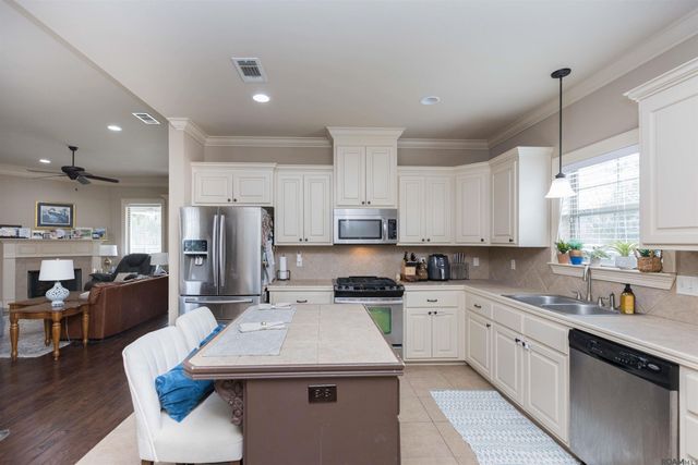 5057 River Meadow Dr, Baton Rouge, LA 70820
