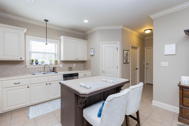 5057 River Meadow Dr, Baton Rouge, LA 70820