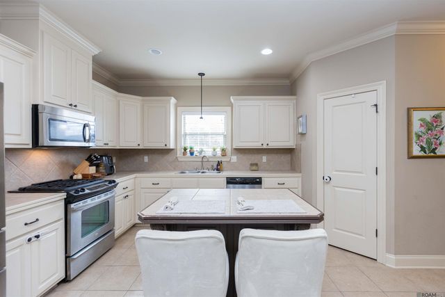 5057 River Meadow Dr, Baton Rouge, LA 70820