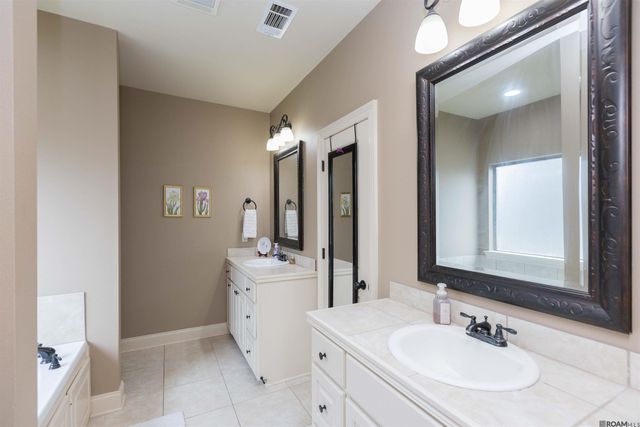 5057 River Meadow Dr, Baton Rouge, LA 70820