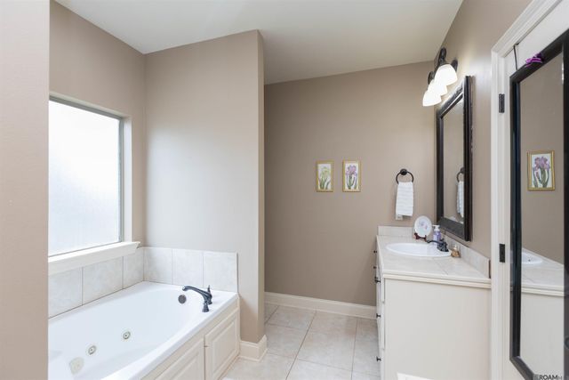 5057 River Meadow Dr, Baton Rouge, LA 70820
