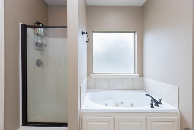5057 River Meadow Dr, Baton Rouge, LA 70820
