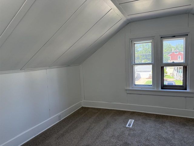 121 E MELVIN AVENUE, Oshkosh, WI 54901