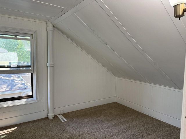 121 E MELVIN AVENUE, Oshkosh, WI 54901