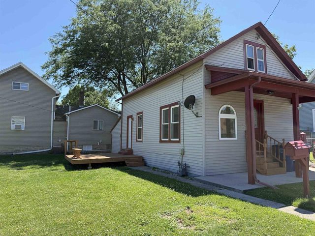 121 E MELVIN AVENUE, Oshkosh, WI 54901