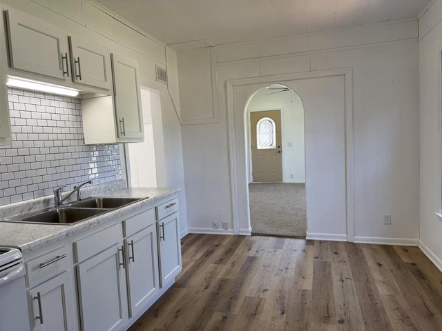 121 E MELVIN AVENUE, Oshkosh, WI 54901
