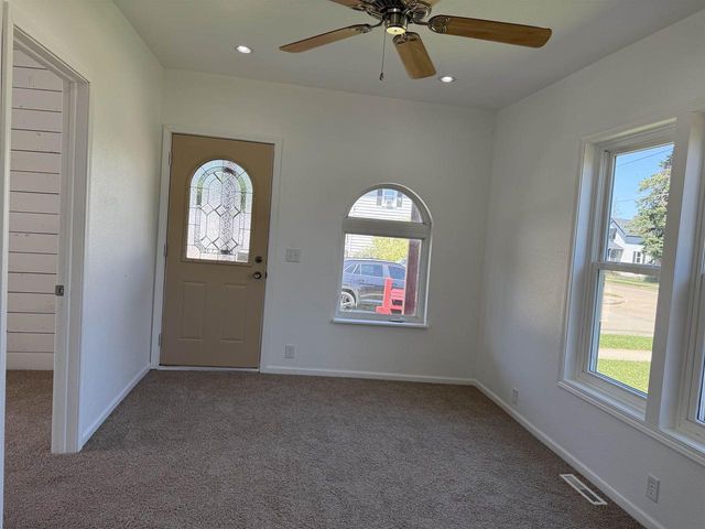 121 E MELVIN AVENUE, Oshkosh, WI 54901