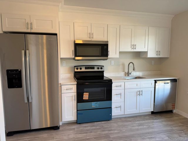 368 Woodbridge Drive A, Ridge, NY 11961