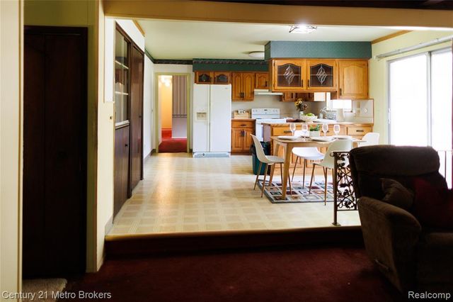 4394 Apache Drive, Burton, MI 48509