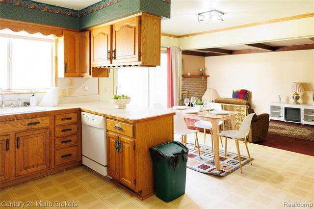 4394 Apache Drive, Burton, MI 48509