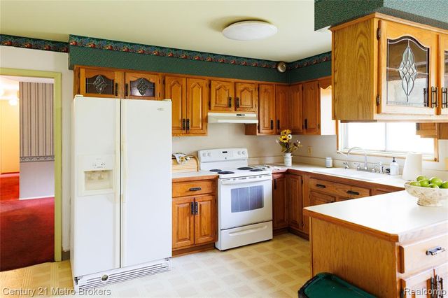 4394 Apache Drive, Burton, MI 48509