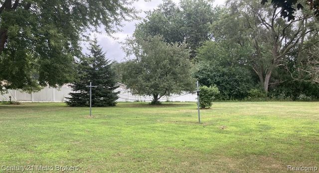 4394 Apache Drive, Burton, MI 48509