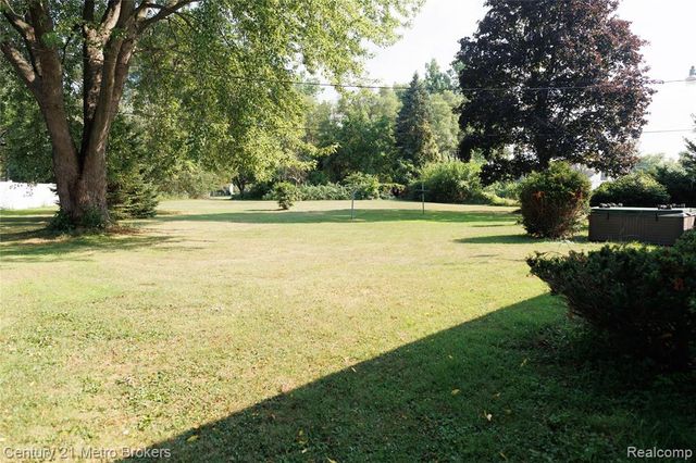 4394 Apache Drive, Burton, MI 48509