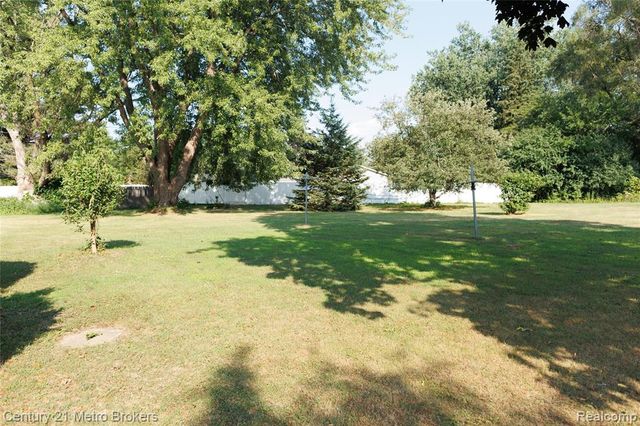 4394 Apache Drive, Burton, MI 48509