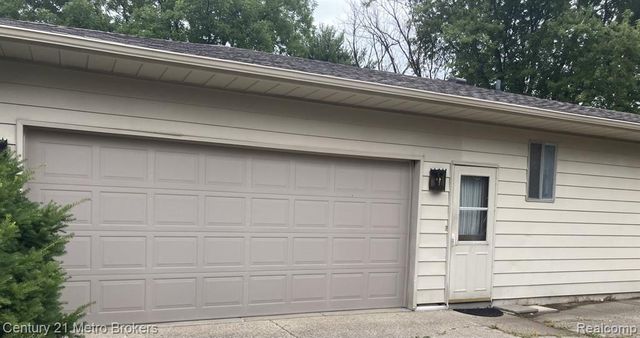 4394 Apache Drive, Burton, MI 48509