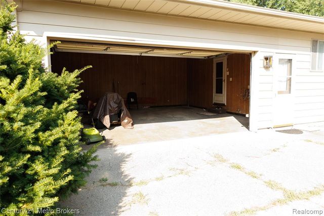 4394 Apache Drive, Burton, MI 48509