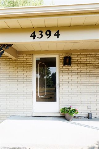 4394 Apache Drive, Burton, MI 48509