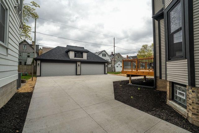 3247 N Marietta AVENUE, Milwaukee, WI 53211