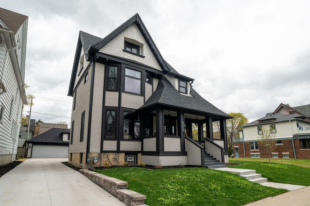 3247 N Marietta AVENUE, Milwaukee, WI 53211