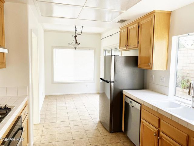 1420 Sapphire Dragon Street, Newbury Park, CA 91320