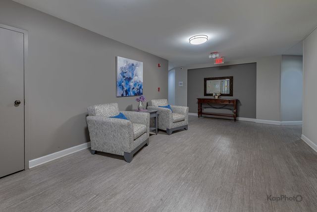 120 Lakeview Drive 318, Bloomingdale, IL 60108