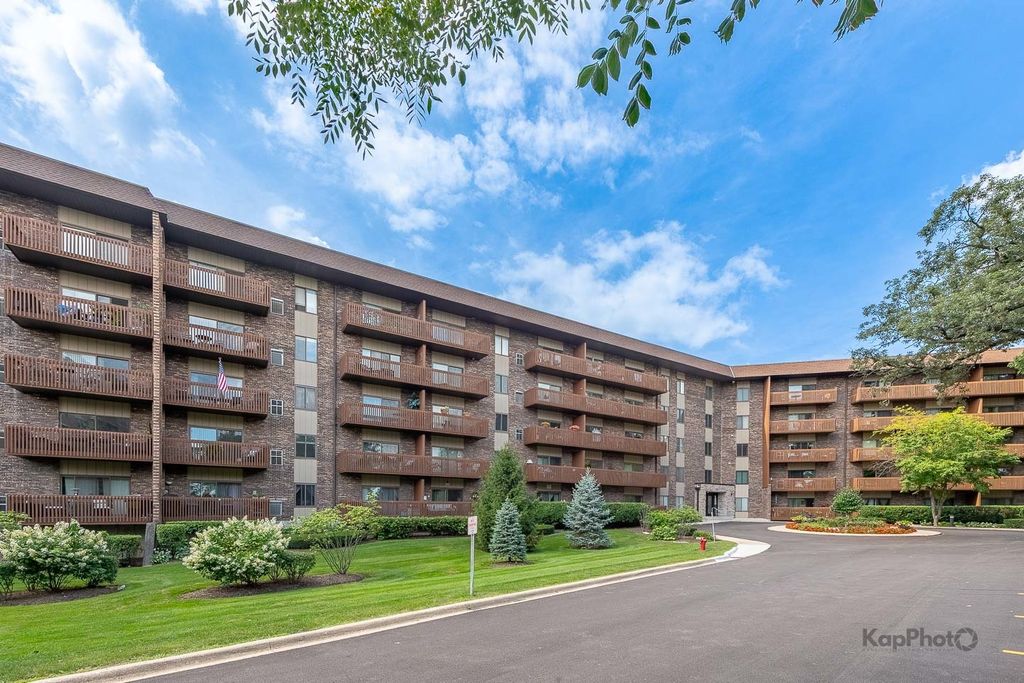 120 Lakeview Drive 318, Bloomingdale, IL 60108