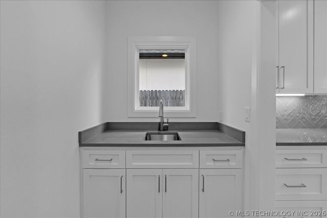 4011 W Albuquerque Street, Broken Arrow, OK 74011