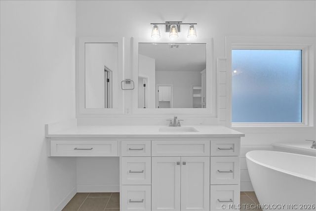 4011 W Albuquerque Street, Broken Arrow, OK 74011