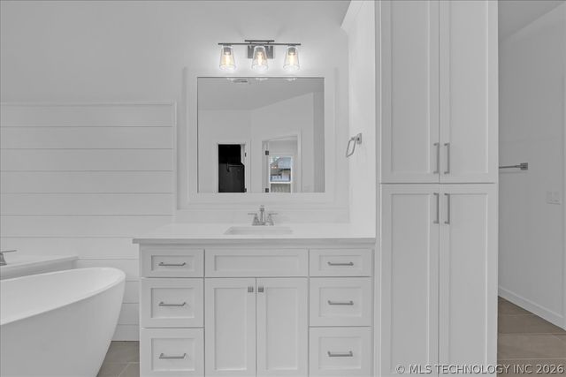 4011 W Albuquerque Street, Broken Arrow, OK 74011