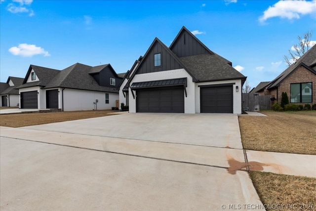 4011 W Albuquerque Street, Broken Arrow, OK 74011