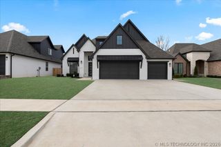 4011 W Albuquerque Street, Broken Arrow, OK 74011