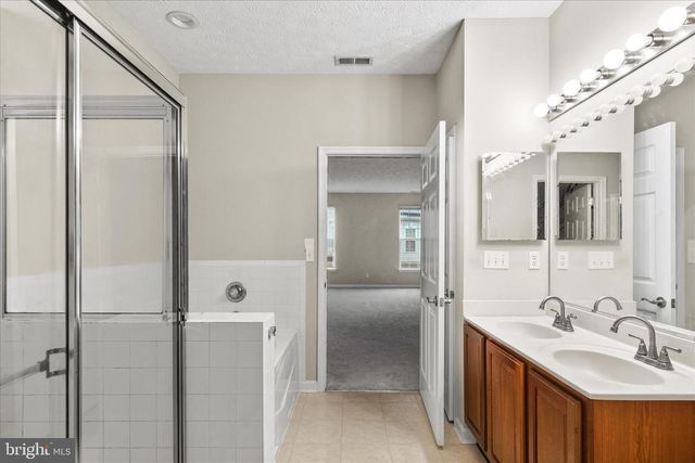 9175 CLUBHOUSE DR, Delmar, MD 21875