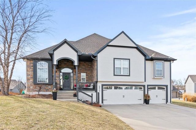 2312 SW Post Oak Court, Lee's Summit, MO 64082