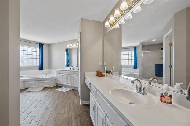 2312 SW Post Oak Court, Lee's Summit, MO 64082