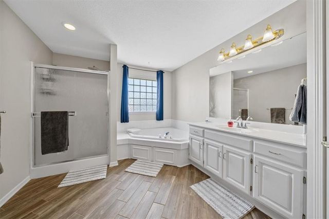 2312 SW Post Oak Court, Lee's Summit, MO 64082