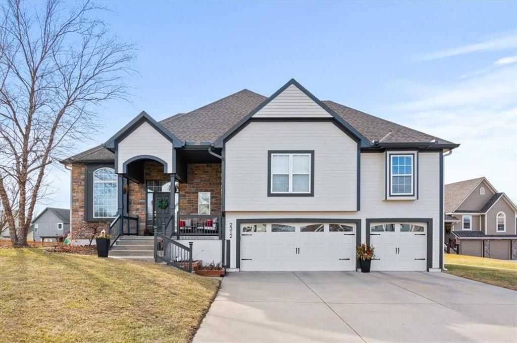 2312 SW Post Oak Court, Lee's Summit, MO 64082