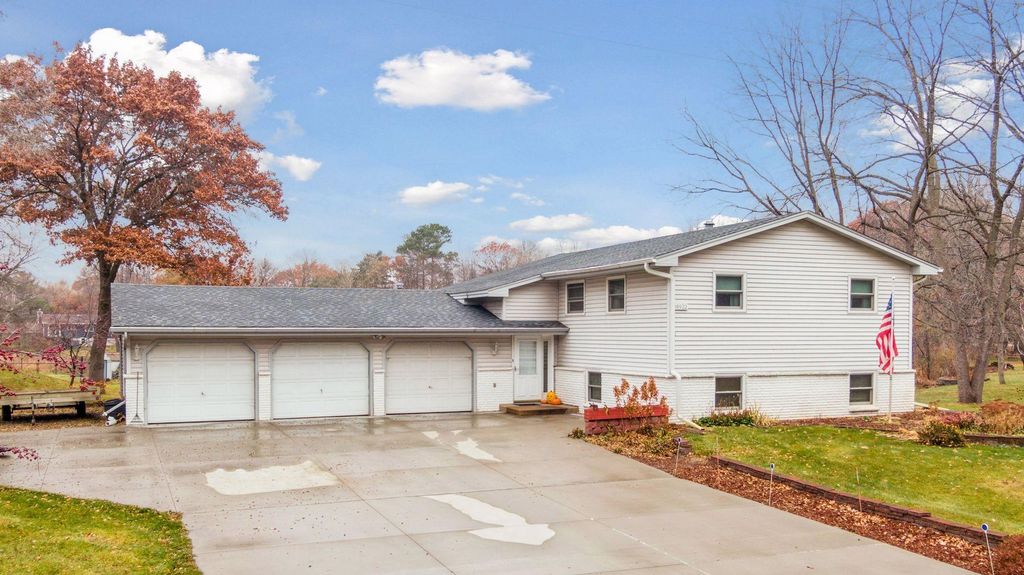 18922 Yalta Street NE, East Bethel, MN 55092