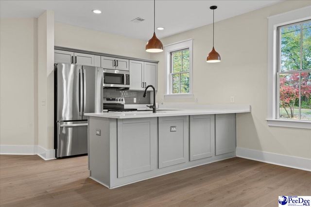 319 Railroad Ave, Florence, SC 29506