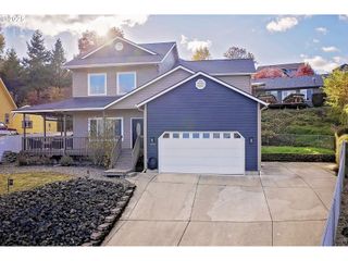 135 Sw QUINCETREE Ct, Roseburg, OR 97471